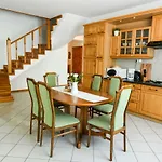 Gyorfi Apartmanhaz Zamardi