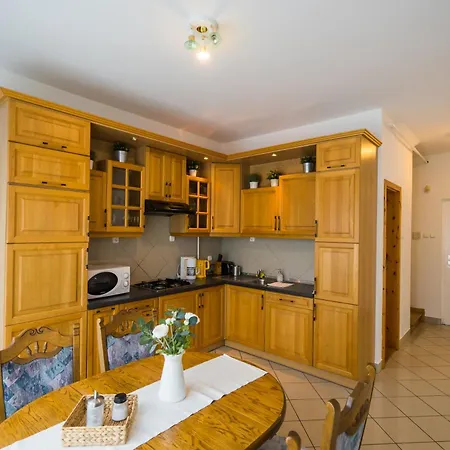 Gyorfi Apartmanhaz Апартаменты Замарди
