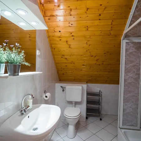 Gyorfi Apartmanhaz Замарди