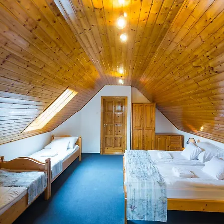 Gyorfi Apartmanhaz Замарди