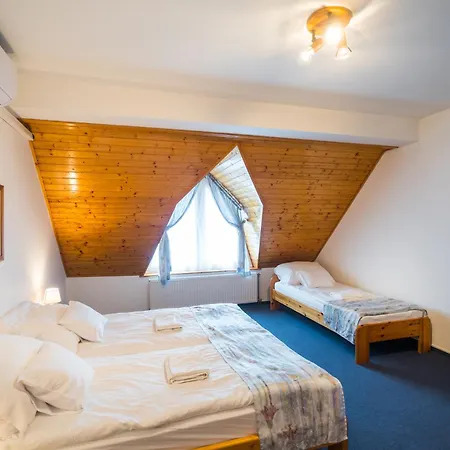 Gyorfi Apartmanhaz Апартаменты Замарди