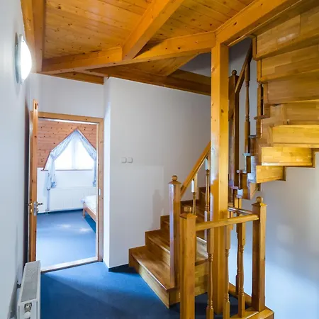 Gyorfi Apartmanhaz * Замарди