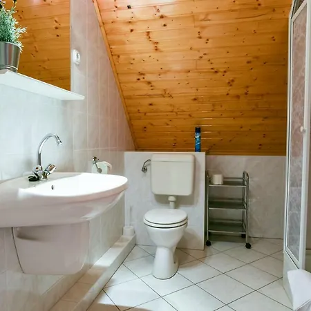 Gyorfi Apartmanhaz Apartment Zamárdi