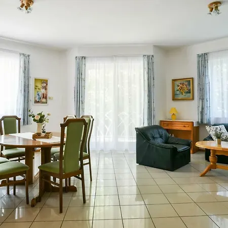 Gyorfi Apartmanhaz * Замарди