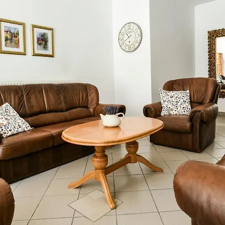 Gyorfi Apartmanhaz 아파트 자르마디