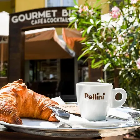 Gyorfi Apartmanhaz * Замарди