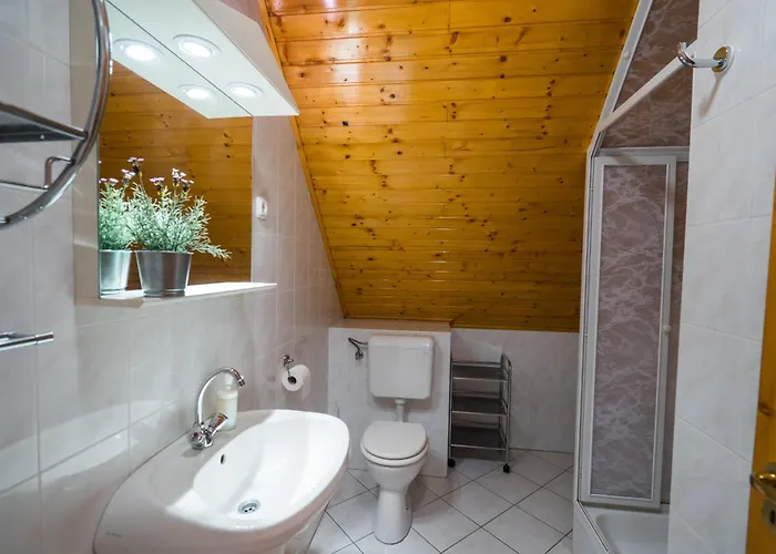Gyorfi Apartmanhaz Zamardi